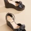 Wrapped With A Bow Wedges -Versona Shop 136559 901 l