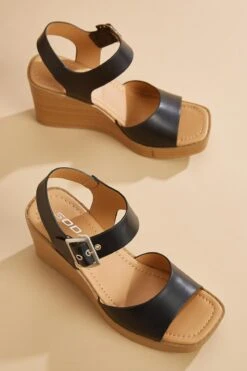Buckle In Wedges